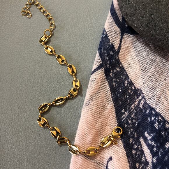 Boutique Oval Chain Linked Bracelet Gold Modern MCM Fun Delicate Gift for Her - Picture 5 of 5